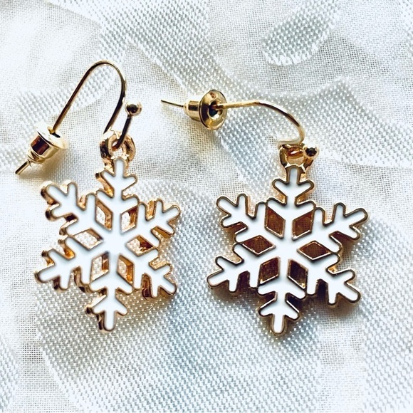 NWT Lot of 2 Festive Earrings – Gold Heart Stud & White/Gold Snowflake Drop - Picture 5 of 12